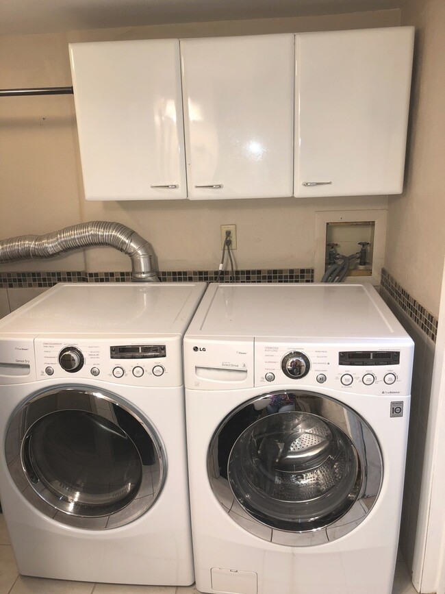 Building Photo - 3890 Windjammer Ln