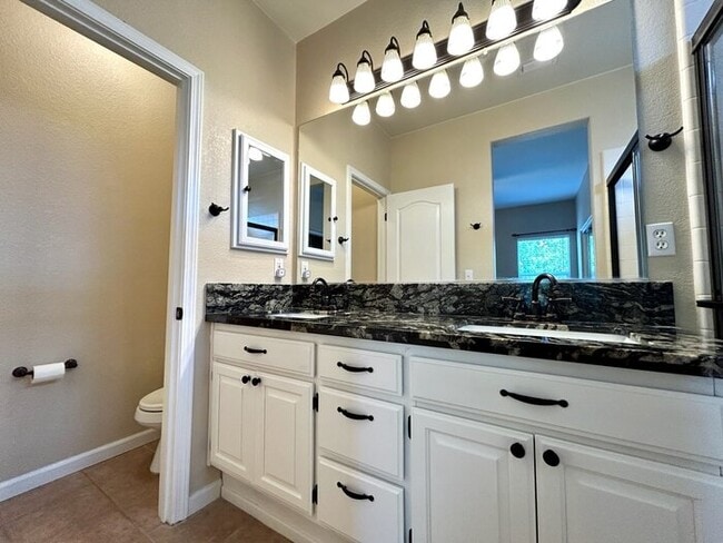 Building Photo - Gated Community! Beautiful 3bd/2.5bth in F...