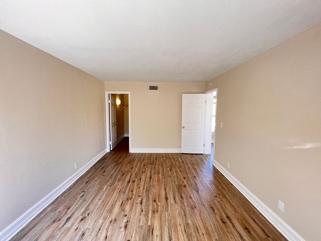 Building Photo - Spacious End-Unit Townhouse in Boynton Beach