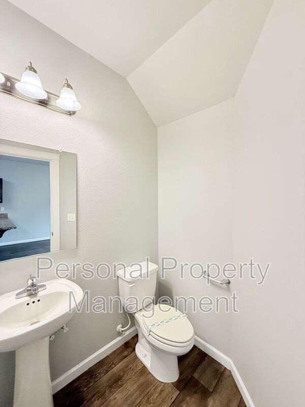 Building Photo - 12600 NE 49th St