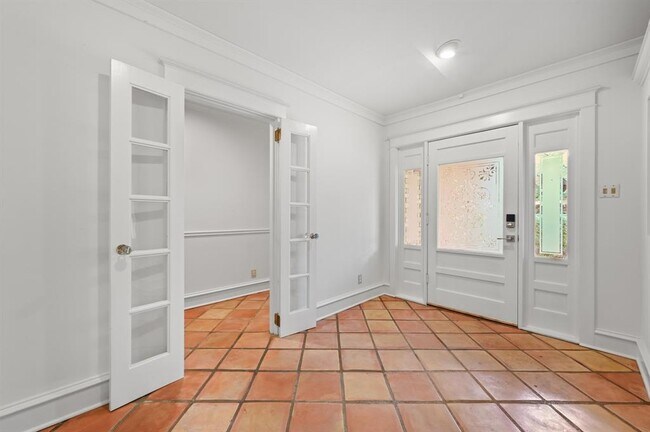 Building Photo - 2807 Hatley Dr