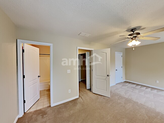 Building Photo - 1428 Box Circle