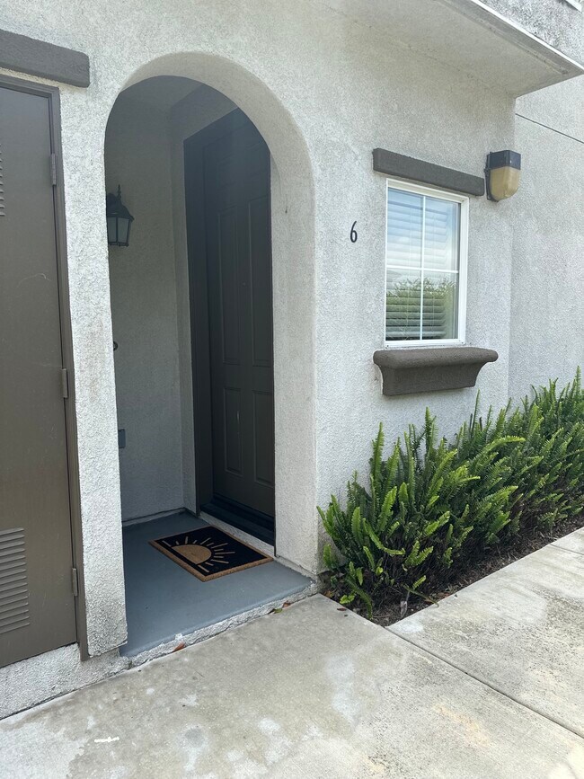 Building Photo - 310 Sunset Way