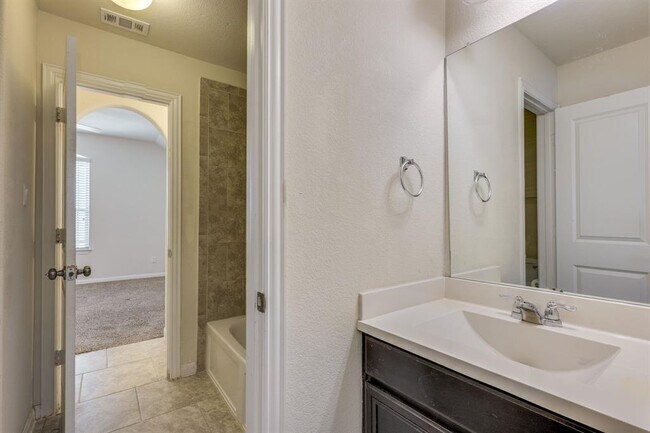 Building Photo - 2920 Rabbit Creek Dr