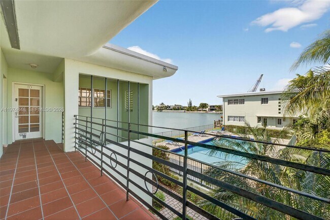 Building Photo - 8600 Byron Ave