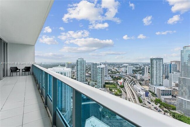 Building Photo - 200 Biscayne Blvd Way