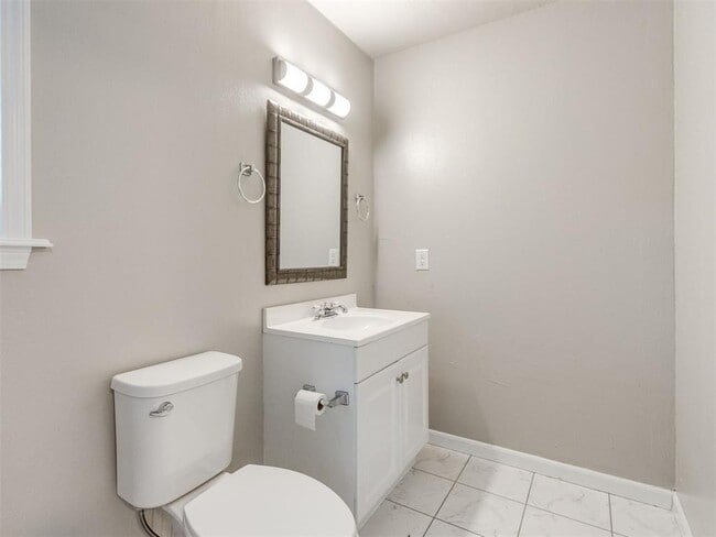 Building Photo - 1617 Avondale Dr