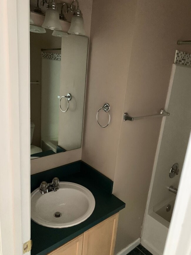 Building Photo - 907 Clarendon St~Haymount