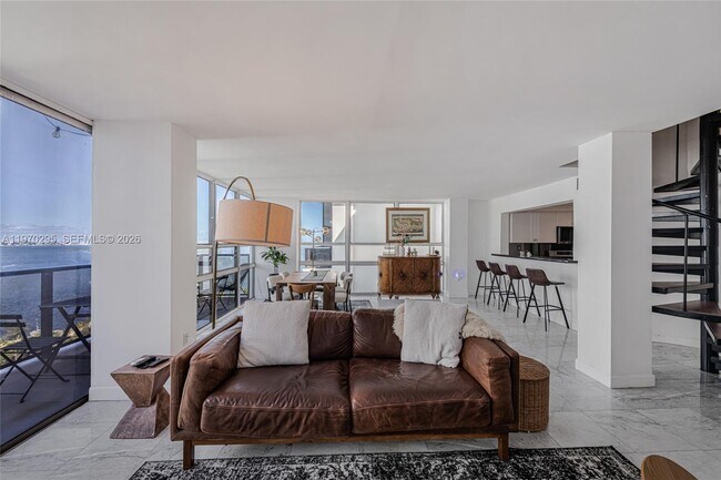 Building Photo - 600 NE 36th St