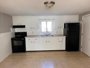 Building Photo - 49 Miller St