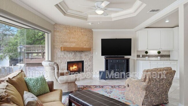 Building Photo - 156 Trelawney St