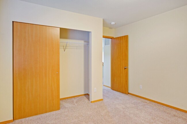 Building Photo - **$500 MOVE IN CREDIT if move in occurs pr...
