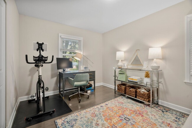 Building Photo - 3304 Glenridge Dr