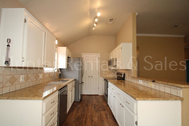 Building Photo - Walker Place Beauty