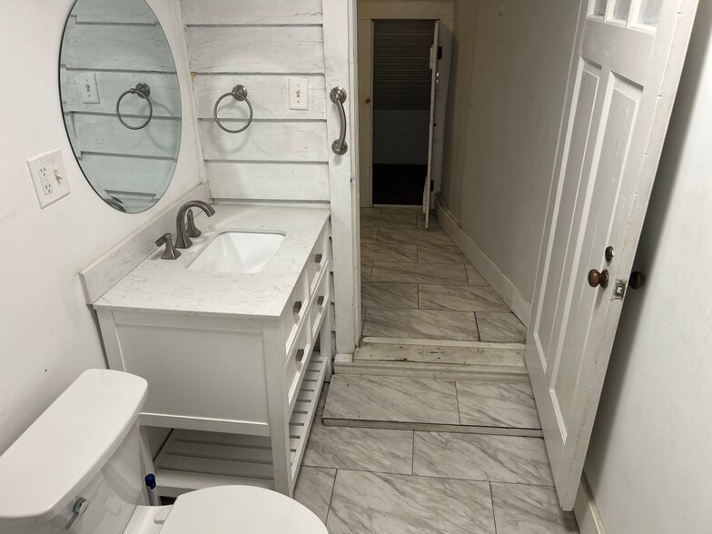 Building Photo - 332 Screven St