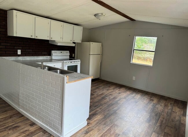 Building Photo - 1014 County Rd 21 N