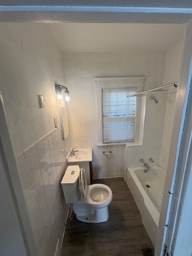 Building Photo - 2210-2212 N Knoxville Ave