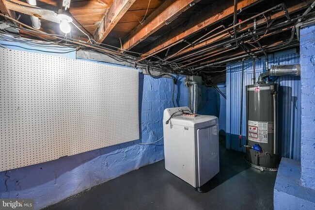 Building Photo - 2957 Strathmeade St