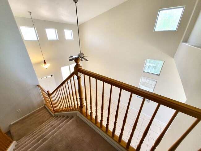 Building Photo - 4 Bedroom House, Private Pool,  Large Pets Welcome