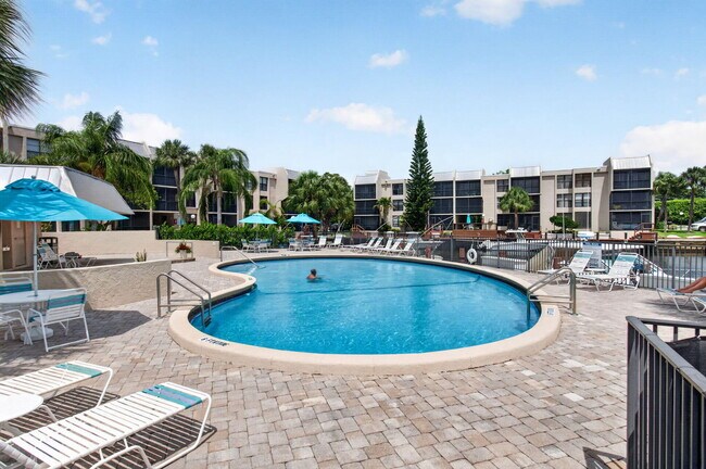 Building Photo - 12 Royal Palm Way