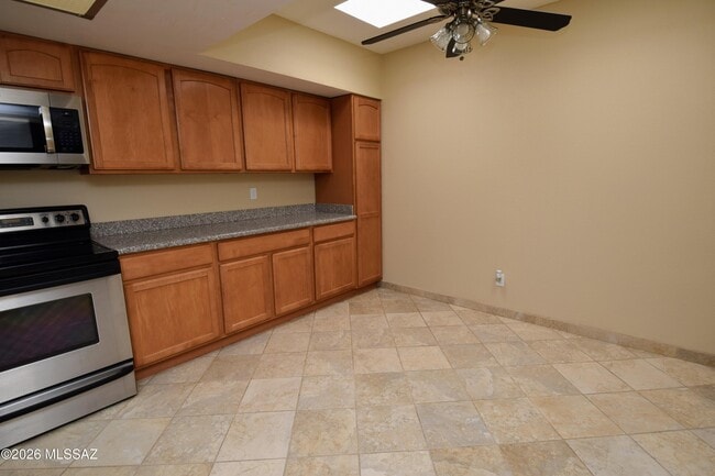 Building Photo - 814 N Crescent Ln