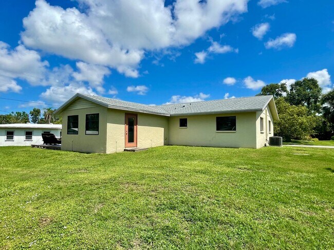 Building Photo - Charming 3-Bedroom Home for Rent in Prime ...