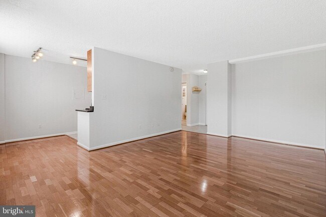 Building Photo - 1730 Arlington Blvd