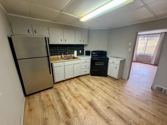 Building Photo - 470-474 Spang Avenue