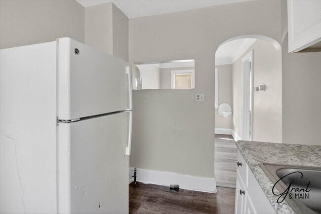 Building Photo - $1275 3 bedroom bungalow