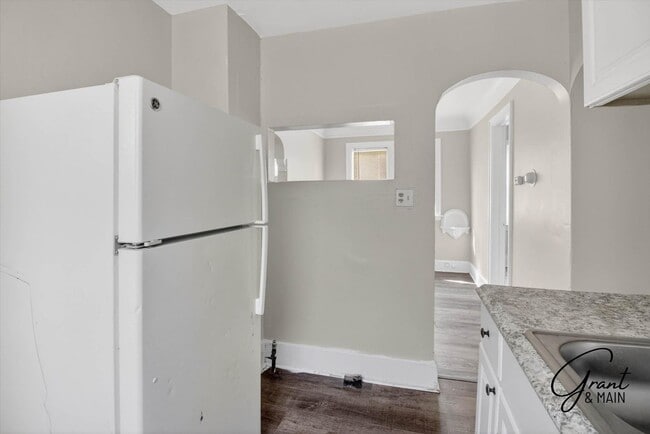 Building Photo - $1300 3 bedroom bungalow