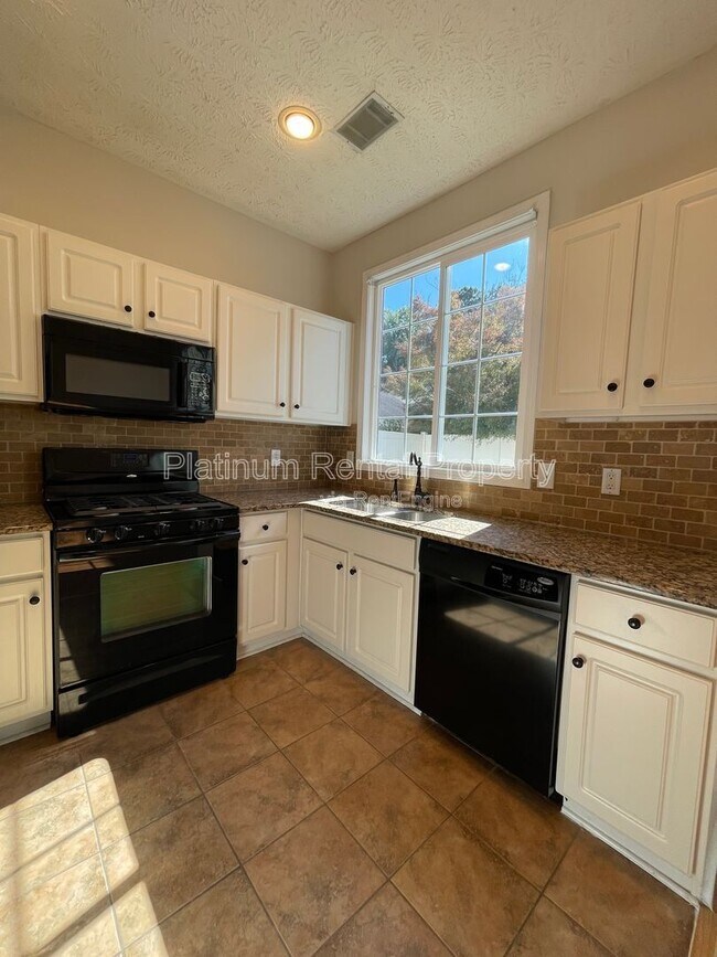 Building Photo - 301 Harmony Ct