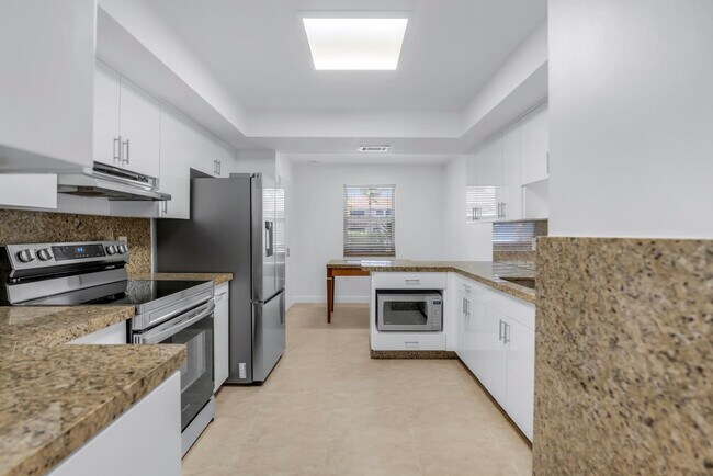 Building Photo - 3827 NE 166th St