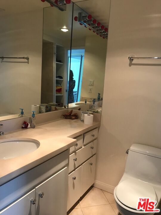 Building Photo - 4267 Marina City Dr