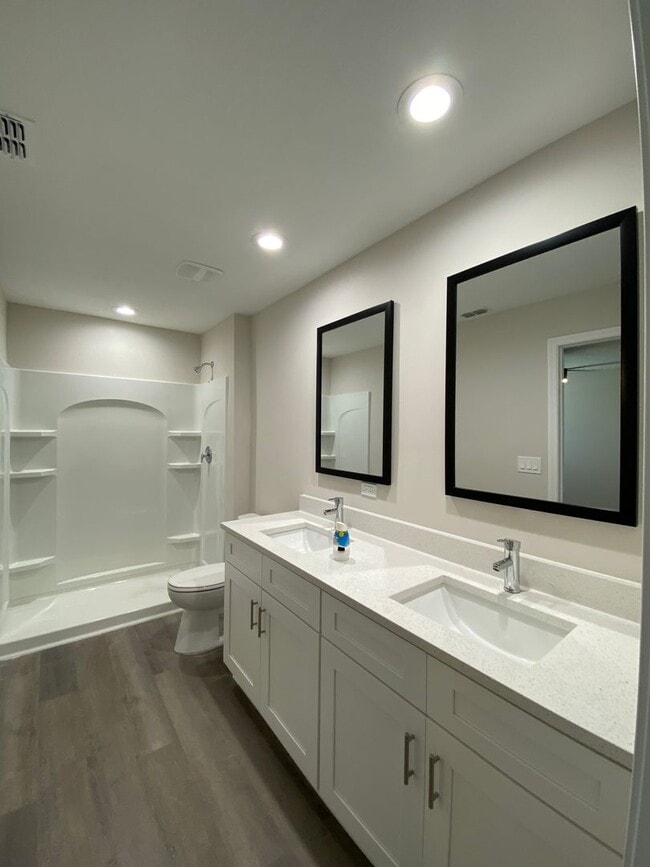 Building Photo - Desirable SW Ocala Neighborhood, 3/2/2 **W...