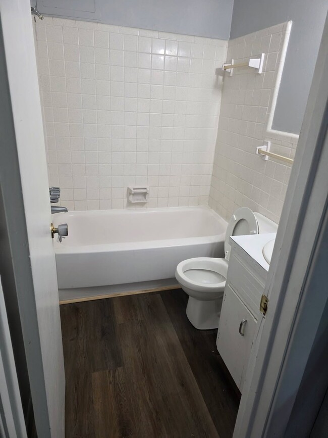 Building Photo - Spruce Street