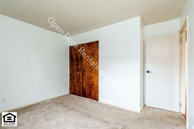 Building Photo - 605 N Camden Dr