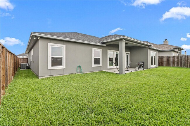 Building Photo - 7958 Snake River Dr
