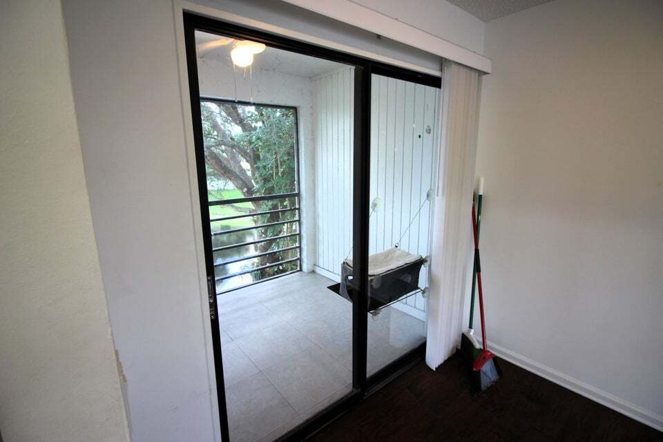 Building Photo - 4205 Oak Terrace Dr