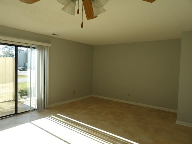 Building Photo - 951 Plantation Dr