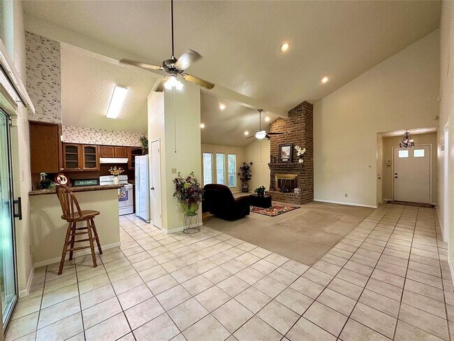 Building Photo - 9004 Vogue Ln