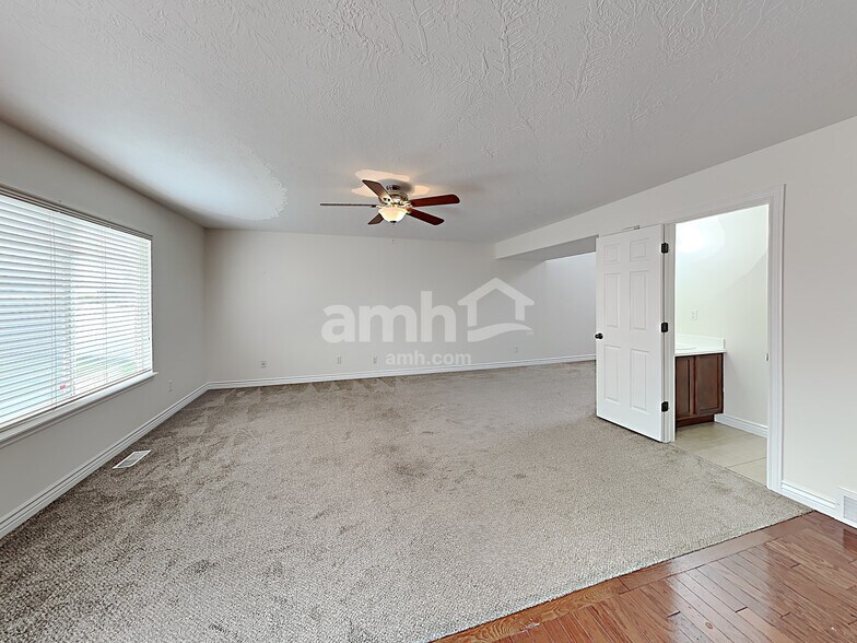 Building Photo - 10454 Sugarloaf Dr