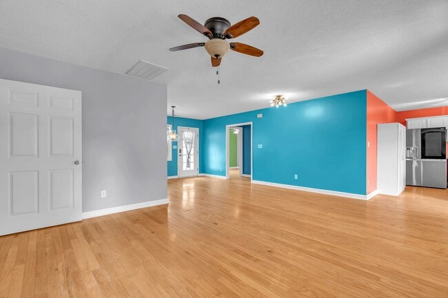 Building Photo - 403 Arabian Ln