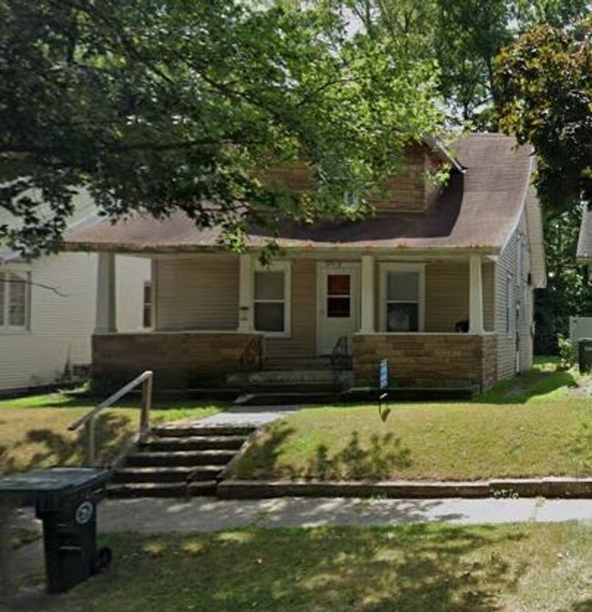 Building Photo - 2 (optional 3) bedroom house  down the str...