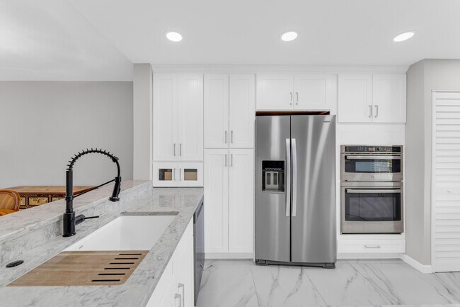 Building Photo - 7192 Huntington Ln