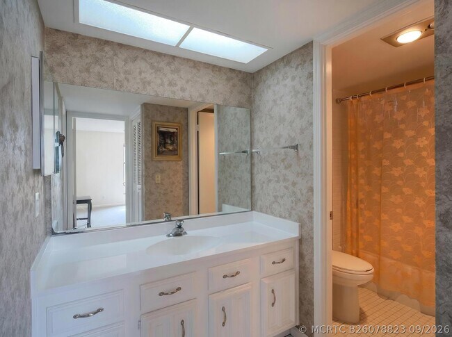 Building Photo - 5390 Woodland Lakes Dr