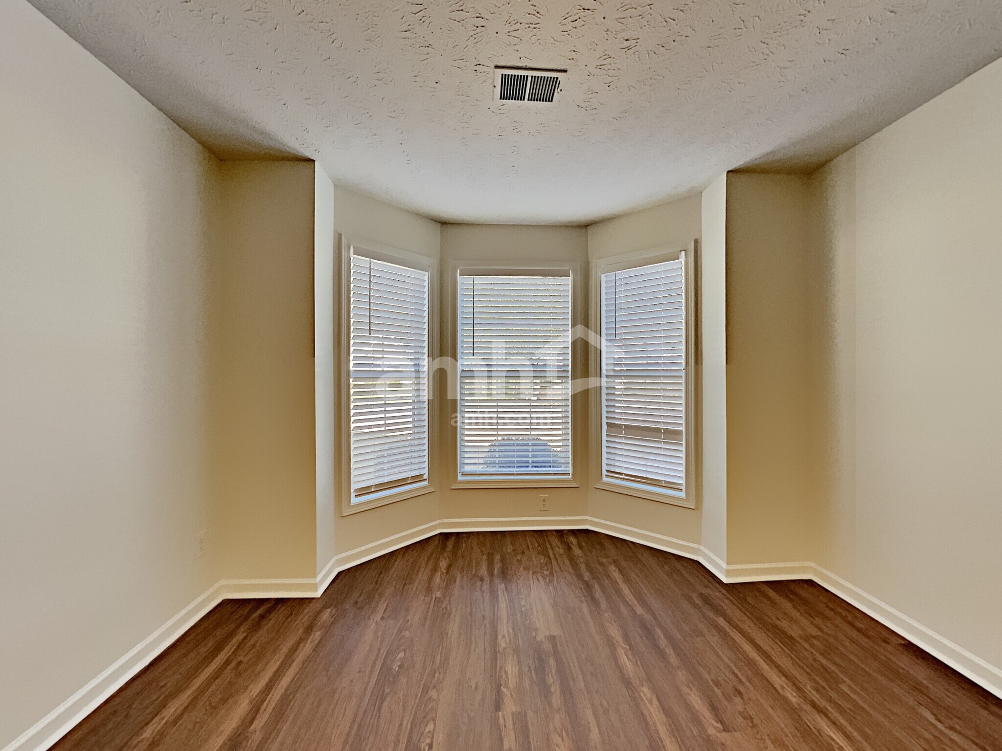 Building Photo - 2123 Yarbrough Way