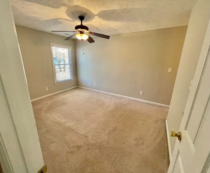 Building Photo - 1651 Kara Ct