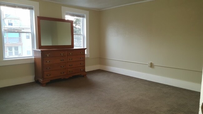 Building Photo - 416 Henry St