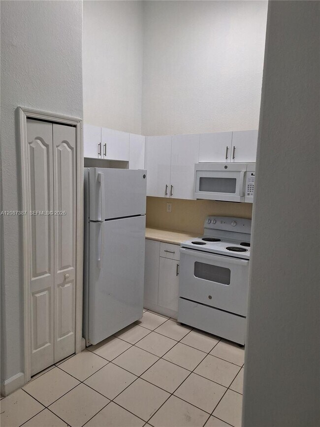 Building Photo - 1666 SE 27th Ct
