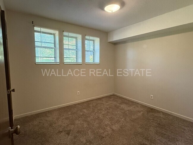 Building Photo - 4 BEDROOM HOUSE IN KINGS GATE SUBDIVISION ...